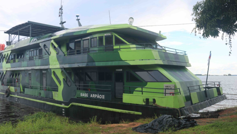 Mulher é presa com quase 12 quilos de maconha em embarcação durante operação na Base Arpão 2 no rio Solimões