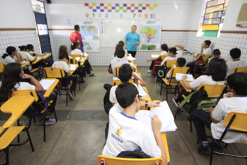 Profissionais da educação terão novo piso nacional de R$ 5,1 mil; reajuste garante ganho acima da inflação
