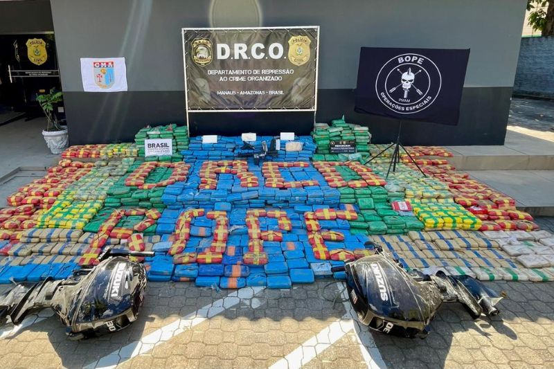 Forças de segurança apreendem mais de 2,5 toneladas de cocaína no Rio Solimões durante operação em Codajás