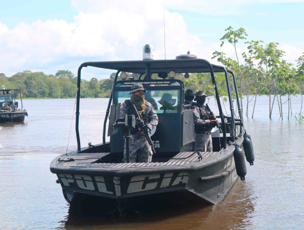 (Vídeo): Armas de airsoft adaptadas para disparar munição real são apreendidas com suspeitos de pirataria em Fonte Boa