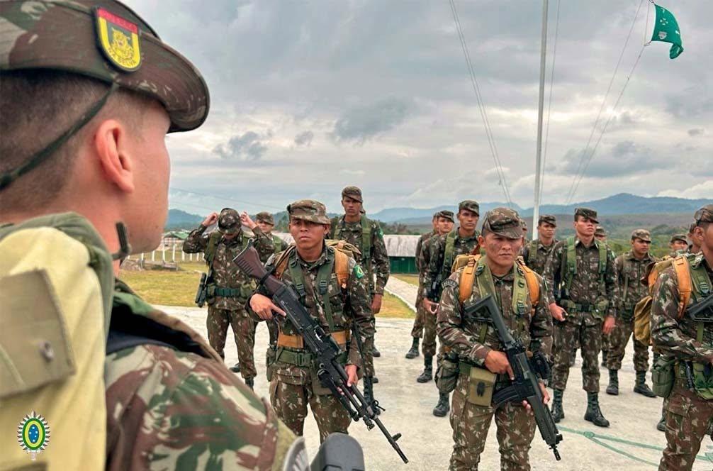 Exército monitora denúncia de homens armados em terra indígena após relatos de invasão na fronteira do Amazonas
