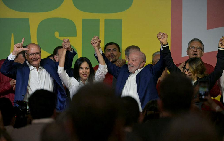 AS URNAS APRESENTAM SEU PRESIDENTE PARA MAIS 4 ANOS