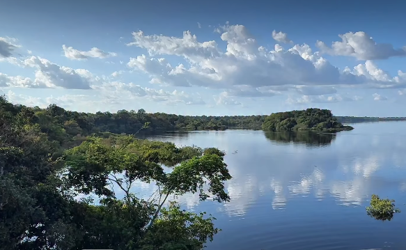 Imagem do rio nas proximidades da Comunidade do Aracari.