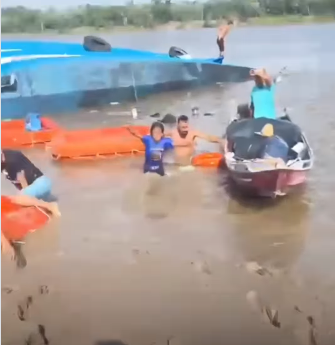 Imagens do momento do naufrágio no Paraná do Ramos.