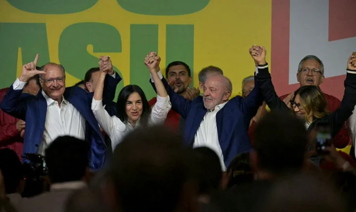 AS URNAS APRESENTAM SEU PRESIDENTE PARA MAIS 4 ANOS