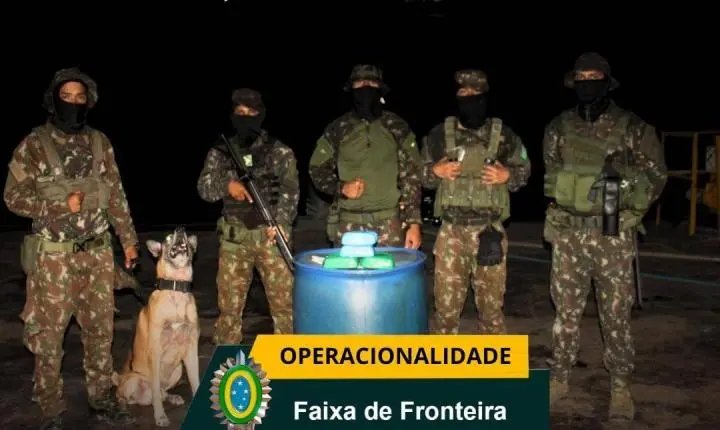 Droga é encontrada escondida em embarcação durante fiscalização do Exército na região de fronteira