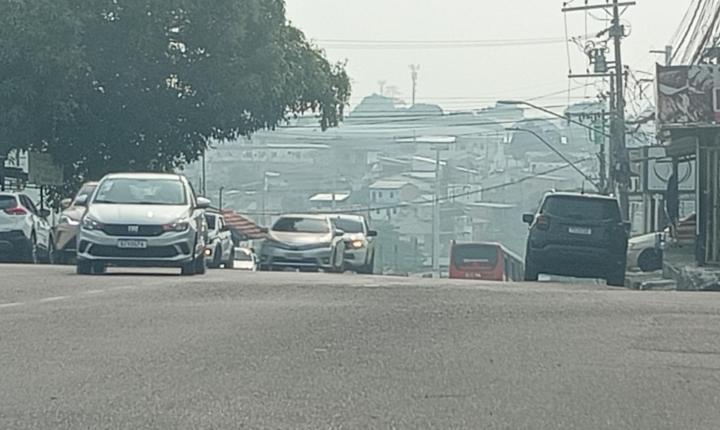 Manaus volta a ter o pior ar entre as capitais do Brasil; fumaça sufoca população e agrava preocupação com a saúde