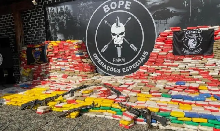 Operação apreende 4,5 toneladas de skunk, fuzis AK-47 e metralhadoras M60 no interior do Amazonas